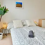90 M2 Stylish Apartment With Free Parking