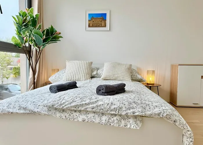 90 M2 Stylish Apartment With Free Parking